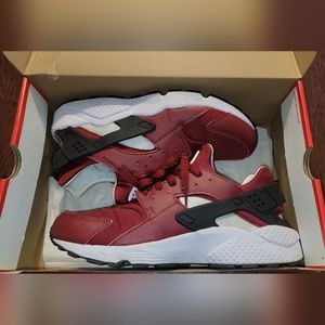 Size 11 Nike Air Huaraches